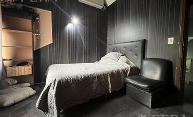 Venta casa con 5 ambientes en Wilde con cochera y piscina