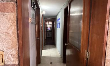 Venta casa con 5 ambientes en Wilde con cochera y piscina