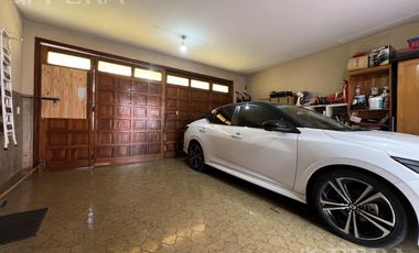 Venta casa con 5 ambientes en Wilde con cochera y piscina