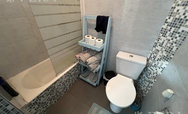 Venta casa con 5 ambientes en Wilde con cochera y piscina