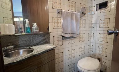 Venta casa con 5 ambientes en Wilde con cochera y piscina