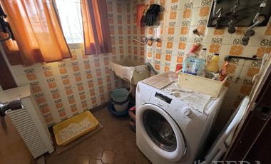 Venta casa con 5 ambientes en Wilde con cochera y piscina
