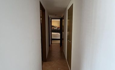 Venta casa con 5 ambientes en Wilde con cochera y piscina
