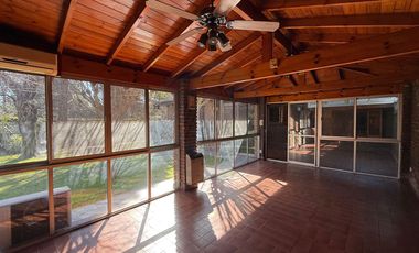Casa 5 ambientes con gran parque y piscina - Del Viso Pilar