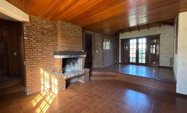 Casa 5 ambientes con gran parque y piscina - Del Viso Pilar