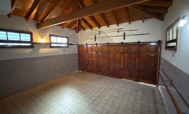 Casa 5 ambientes con gran parque y piscina - Del Viso Pilar