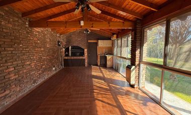 Casa 5 ambientes con gran parque y piscina - Del Viso Pilar