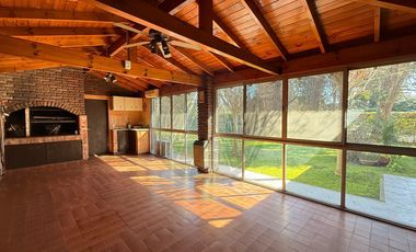 Casa 5 ambientes con gran parque y piscina - Del Viso Pilar