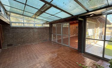 Casa 5 ambientes con gran parque y piscina - Del Viso Pilar
