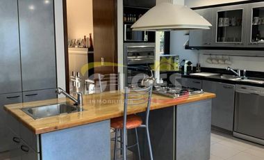 Venta  de Casa 10 Amb. en Olivos De Categoría Con pileta