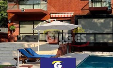 Venta  de Casa 10 Amb. en Olivos De Categoría Con pileta
