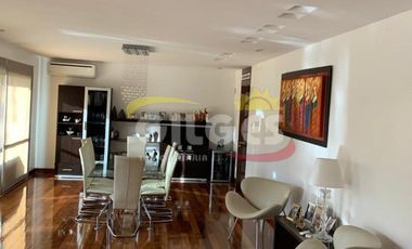 Venta  de Casa 10 Amb. en Olivos De Categoría Con pileta