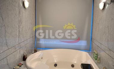 Venta  de Casa 10 Amb. en Olivos De Categoría Con pileta