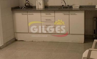 Venta  de Casa 10 Amb. en Olivos De Categoría Con pileta