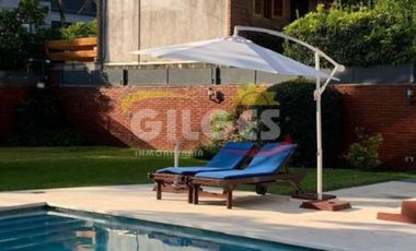 Venta  de Casa 10 Amb. en Olivos De Categoría Con pileta