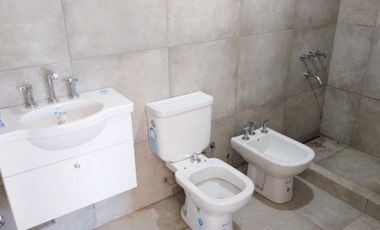 Excelente departamento de 2 ambientes de gran categoría.- Banfield Este