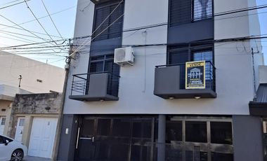Dúplex en venta de 2 dormitorios c/ cochera en Otros Barrios