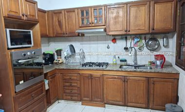 VENTA DE TRIPLEX 4 AMBIENTES EN RAMOS MEJIA SUR