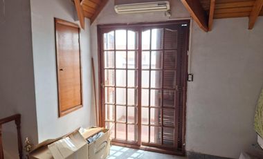 VENTA DE TRIPLEX 4 AMBIENTES EN RAMOS MEJIA SUR