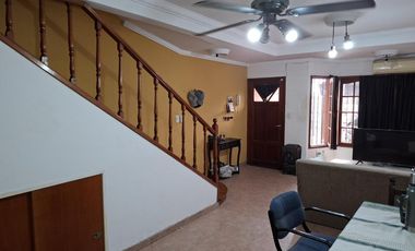 VENTA DE TRIPLEX 4 AMBIENTES EN RAMOS MEJIA SUR
