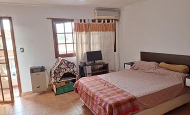 VENTA DE TRIPLEX 4 AMBIENTES EN RAMOS MEJIA SUR