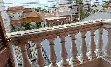 VENTA DE TRIPLEX 4 AMBIENTES EN RAMOS MEJIA SUR
