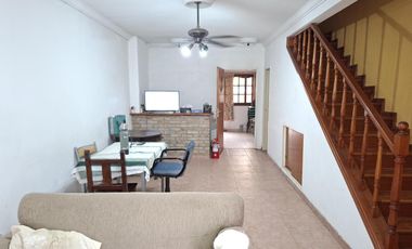 VENTA DE TRIPLEX 4 AMBIENTES EN RAMOS MEJIA SUR
