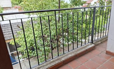 VENTA DE TRIPLEX 4 AMBIENTES EN RAMOS MEJIA SUR