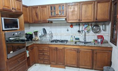 VENTA DE TRIPLEX 4 AMBIENTES EN RAMOS MEJIA SUR