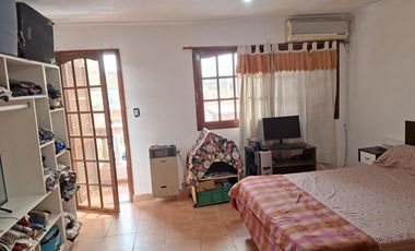 VENTA DE TRIPLEX 4 AMBIENTES EN RAMOS MEJIA SUR