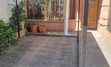 VENTA DE TRIPLEX 4 AMBIENTES EN RAMOS MEJIA SUR