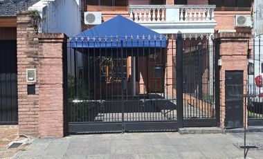 VENTA DE TRIPLEX 4 AMBIENTES EN RAMOS MEJIA SUR