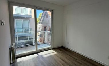 Departamento semipiso 4 ambientes con cochera subterranea a estrenar en venta  - Bernal centro