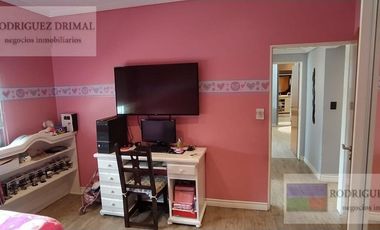 Casa en  Adrogue excelente estado 3 dormitorios cochera quincho y piscina!