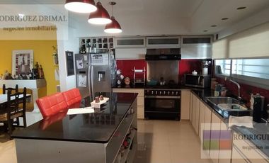 Casa en  Adrogue excelente estado 3 dormitorios cochera quincho y piscina!