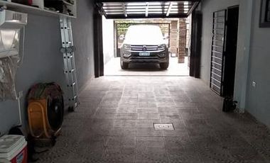 Casa en  Adrogue excelente estado 3 dormitorios cochera quincho y piscina!