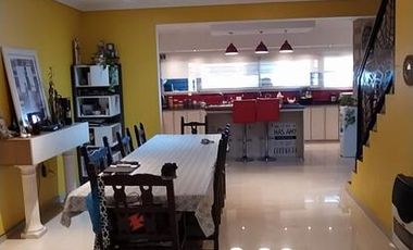 Casa en  Adrogue excelente estado 3 dormitorios cochera quincho y piscina!