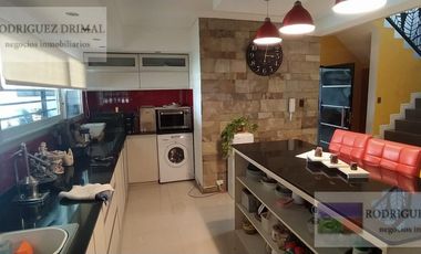 Casa en  Adrogue excelente estado 3 dormitorios cochera quincho y piscina!