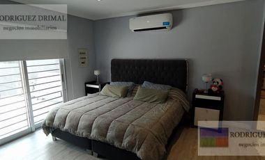 Casa en  Adrogue excelente estado 3 dormitorios cochera quincho y piscina!