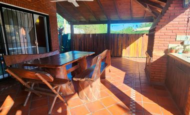 Casa 3 dormitorios con doble ingreso y pileta en  Ibarlucea