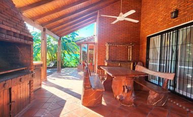 Casa 3 dormitorios con doble ingreso y pileta en  Ibarlucea