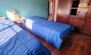 Casa 3 dormitorios con doble ingreso y pileta en  Ibarlucea