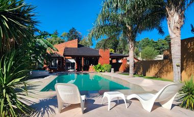 Casa 3 dormitorios con doble ingreso y pileta en  Ibarlucea