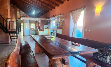 Casa 3 dormitorios con doble ingreso y pileta en  Ibarlucea