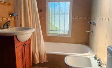 Casa 3 dormitorios con doble ingreso y pileta en  Ibarlucea