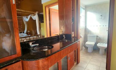 Casa 3 dormitorios con doble ingreso y pileta en  Ibarlucea