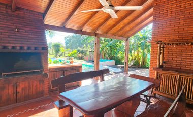 Casa 3 dormitorios con doble ingreso y pileta en  Ibarlucea