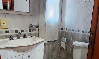 Casa 3 dormitorios con doble ingreso y pileta en  Ibarlucea