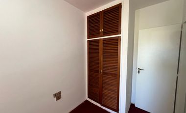 Casa triplex cuatro ambientes a la venta en Wilde Centro