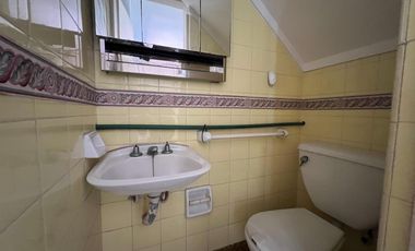 Casa triplex cuatro ambientes a la venta en Wilde Centro